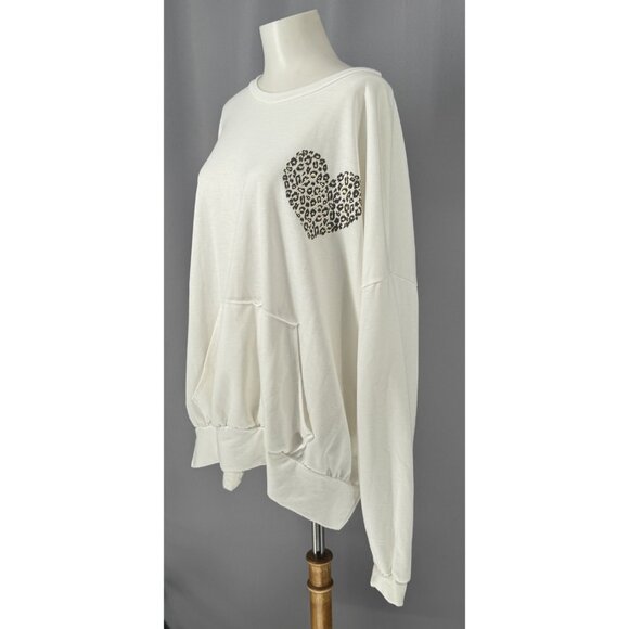 Fantastic Fawn Sweaters - Fantastic Fawn Women Medium White Lightweight Slouchy Pullover Leopard Heart
